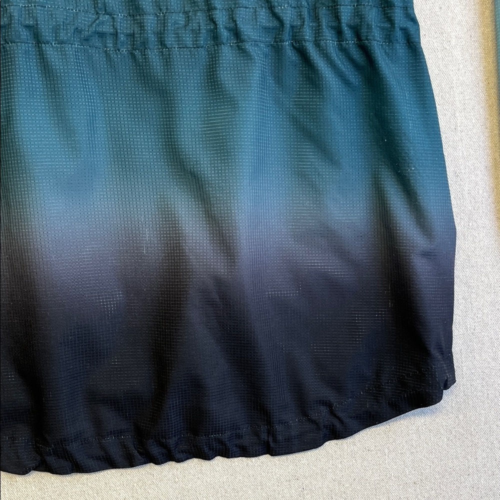 New Balance Women's Teal to Black Ombre Hooded Windbreaker Jacket - Picture 9 of 9